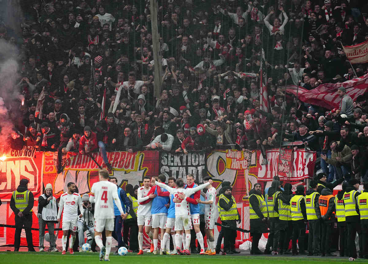 九游体育app下载-伯恩利主场绝杀逆转，取得惊险胜利赢得球迷欢呼！的简单介绍