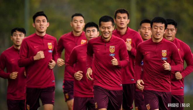 九游体育中国官网-中超传奇球员发挥出色，助球队跻身前列