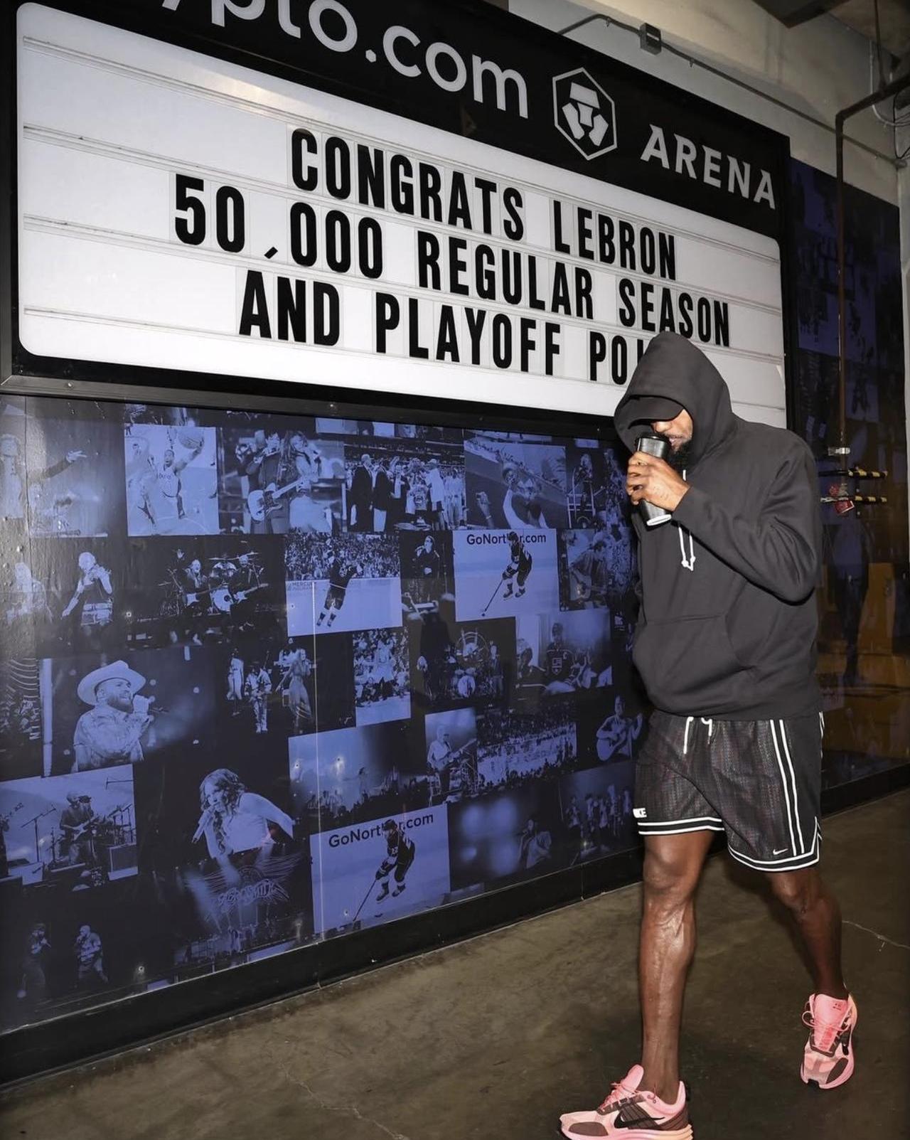 詹姆斯终结得分荒，领导湖人队获得连胜