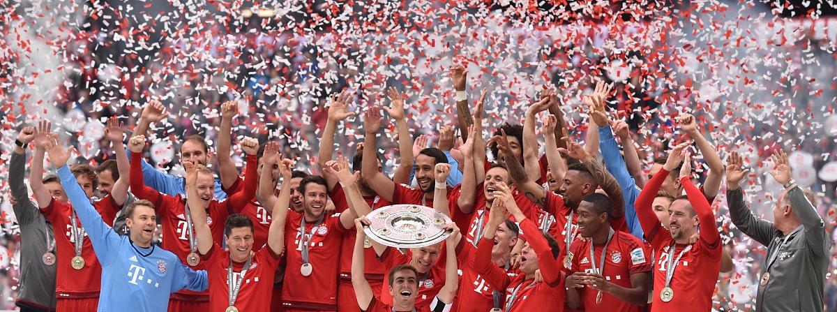 包含拜仁慕尼黑再获胜利，领跑德甲积分榜的词条