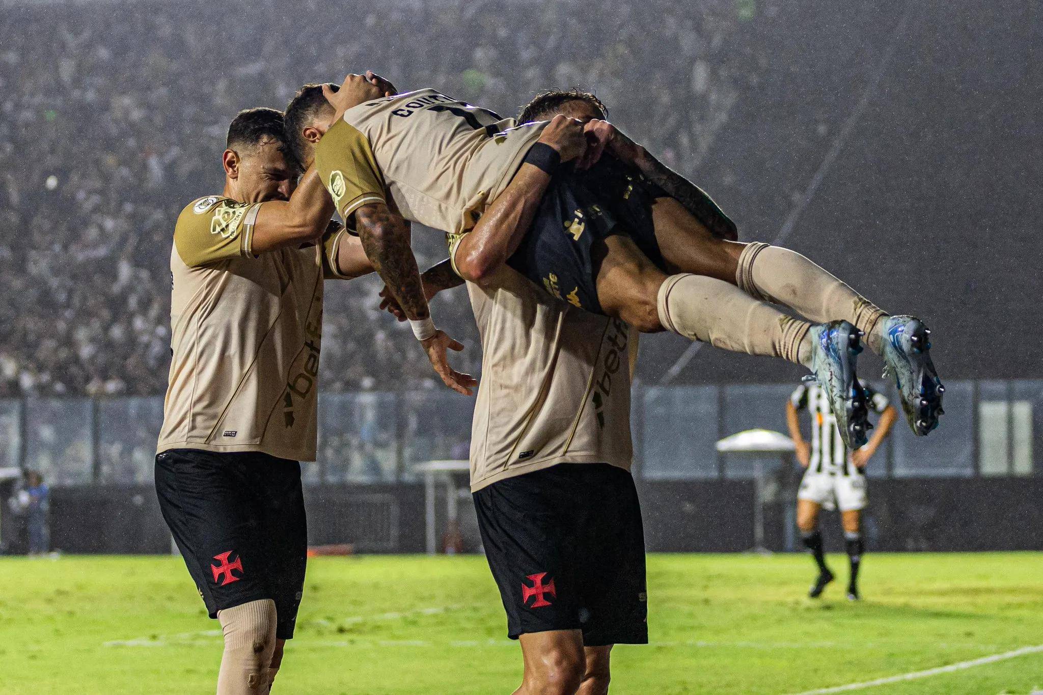 关于巴西队力克对手成功晋级到下一轮的信息