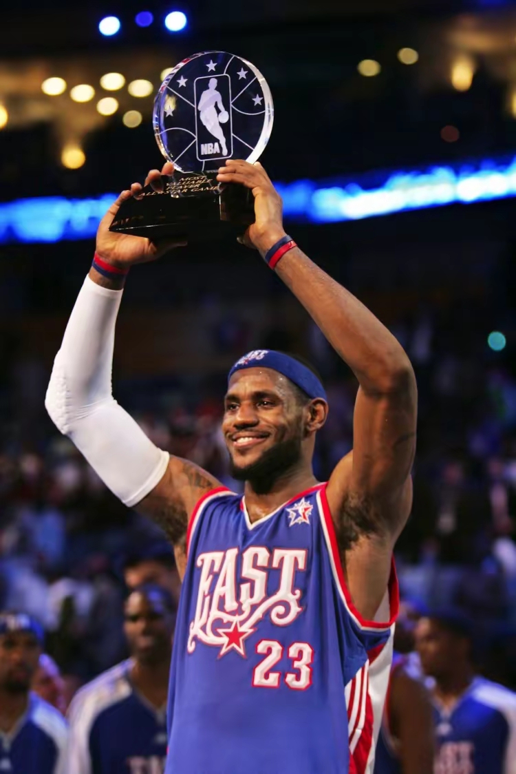 MVP球员在比赛中连续拿高分,稳坐得分王宝座的简单介绍 MVP球员在比赛中连续拿高分,稳坐得分王宝座的简单介绍