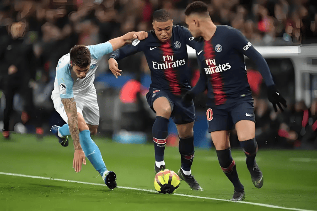 包含摩纳哥豪取三分，法国联赛竞争白热化的词条