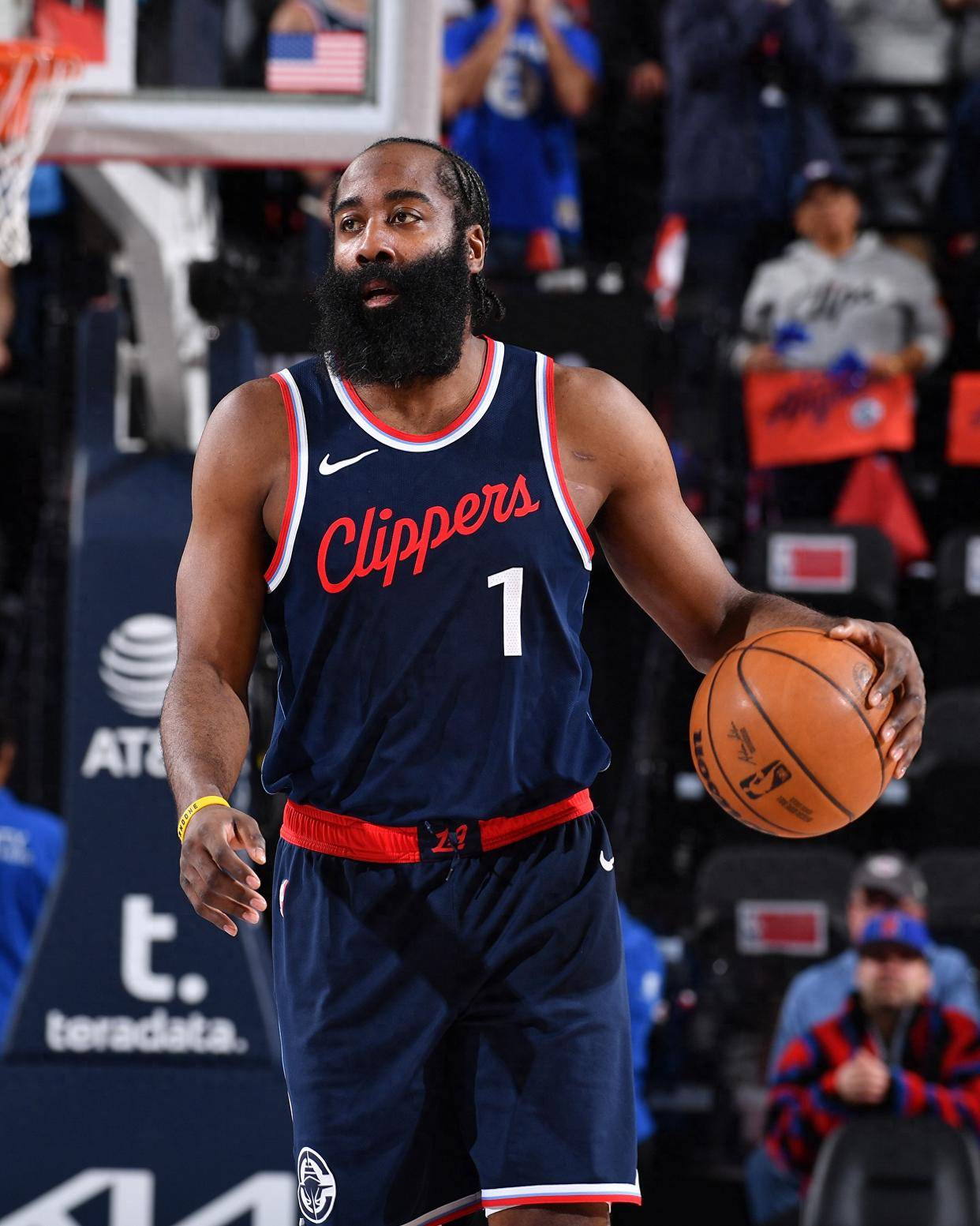 包含爵士横扫快船，表现出色成为焦点的词条