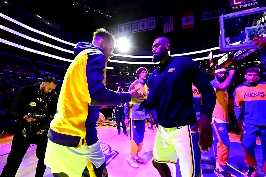 古伊恩特球员表现优异,带领球队战胜强敌 古伊恩特球员表现优异,带领球队战胜强敌