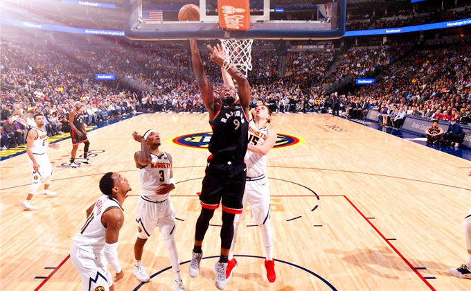 猛龙球队团结一心,夺下连战连胜 猛龙球队团结一心,夺下连战连胜