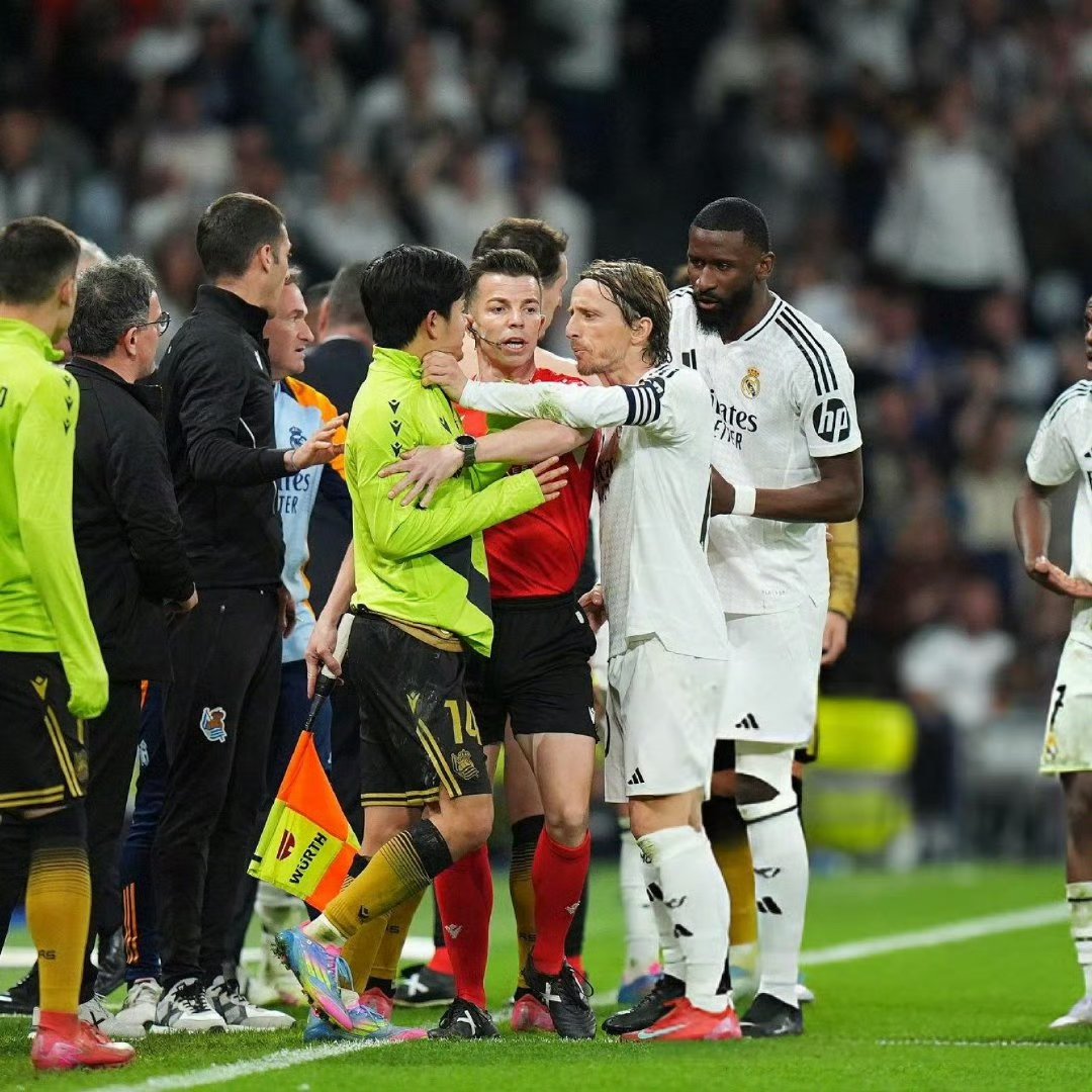 九游体育-包含马德里竞技惊险晋级，球迷欢呼不已的词条