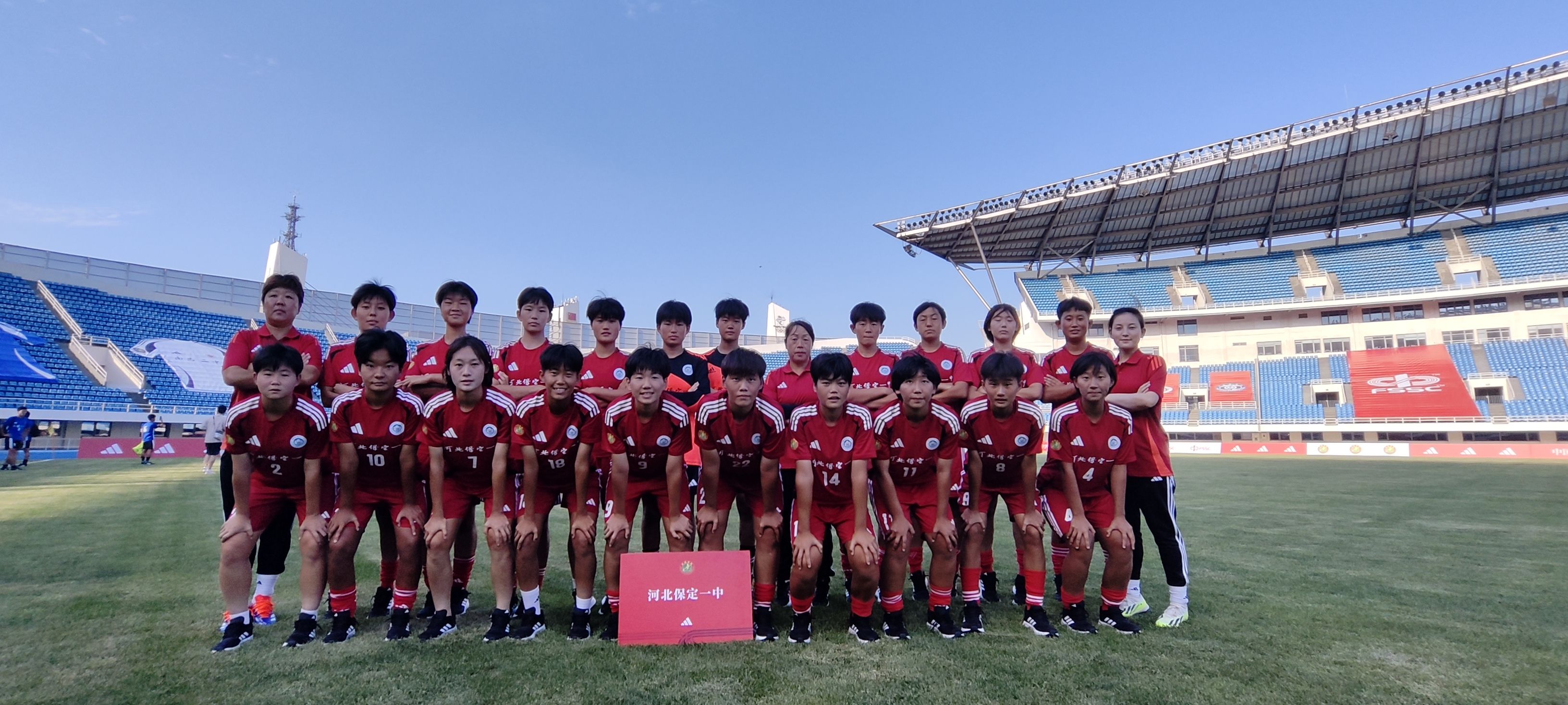 九游体育网页版登录入口-包含劲爆对决！女子足球比赛吸引粉丝狂热支持的词条