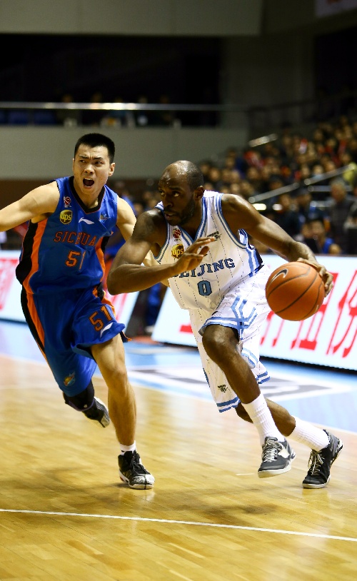 北京雄狮队继续强势，凭借团结力量战胜四川队