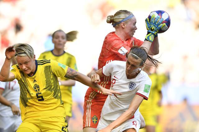 瑞典队奇迹逆转,夺得最后季军 瑞典队奇迹逆转,夺得最后季军