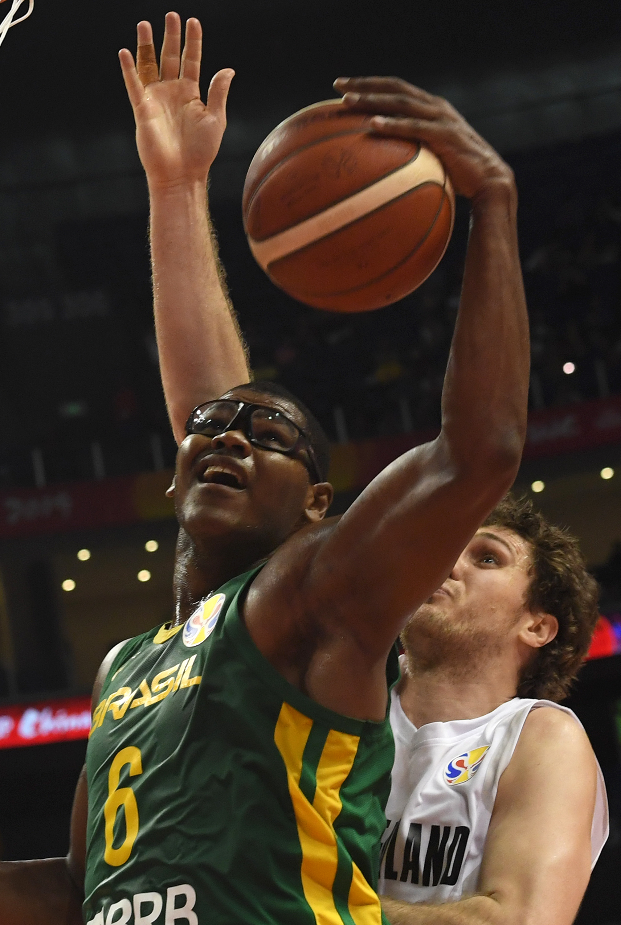 包含新西兰篮球联盟启动青少年篮球公益活动的词条