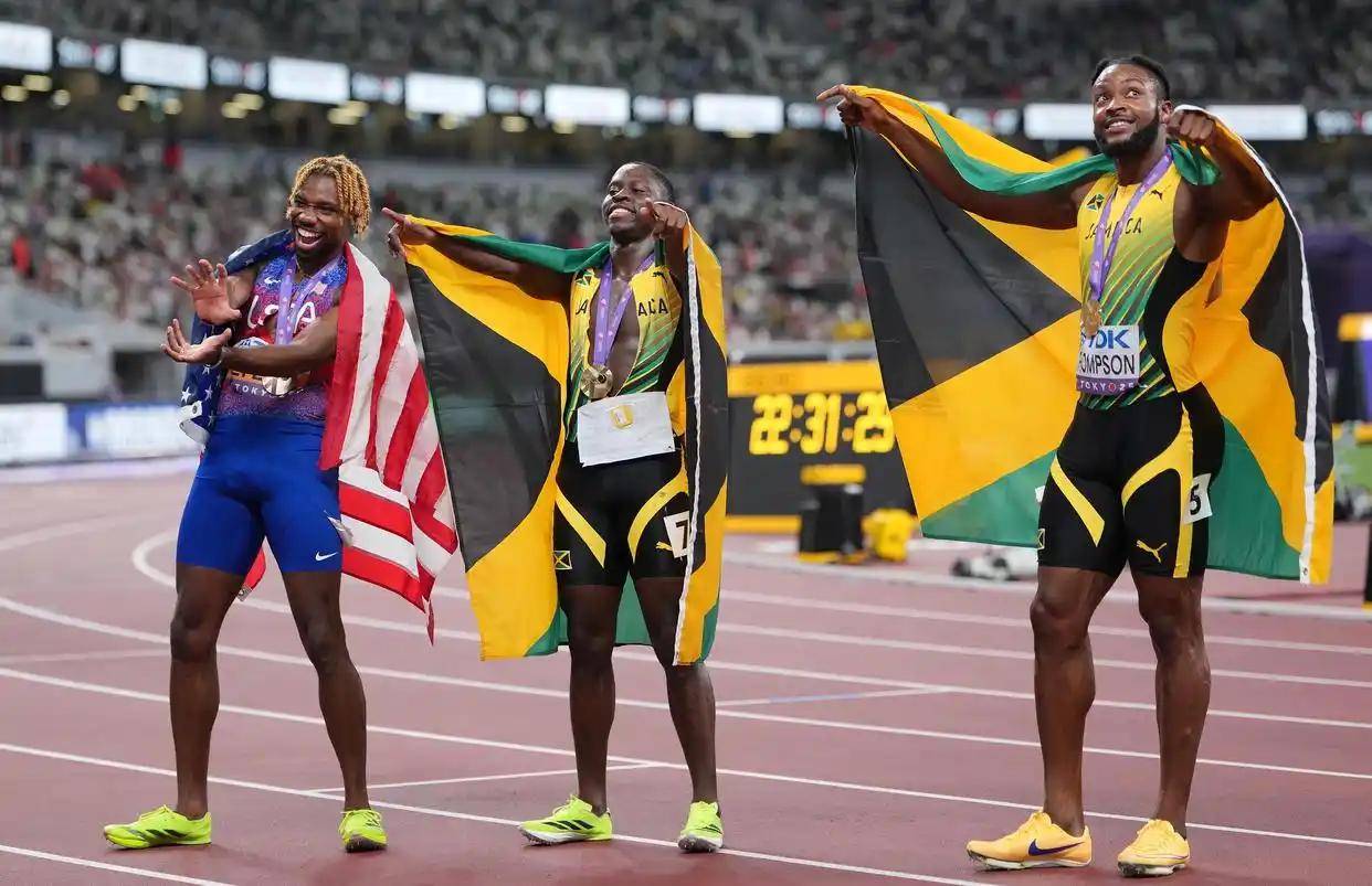 英国田径运动员突破男子短跑纪录，成为焦点